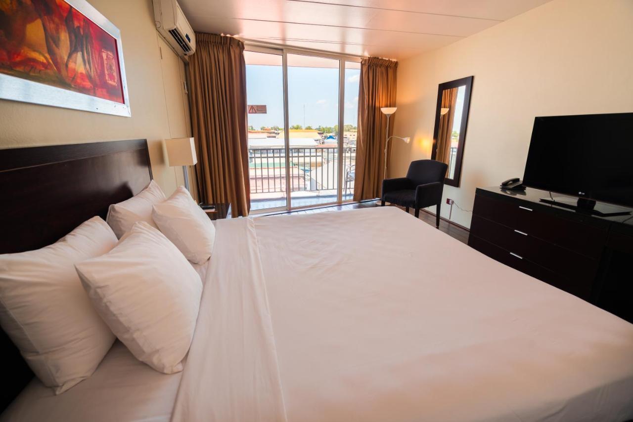 Radisson Hotel פרמריבו מראה חיצוני תמונה